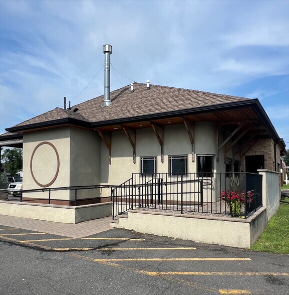 Primary Photo Of 26 State Route 36 E, Middletown Restaurant For Lease
