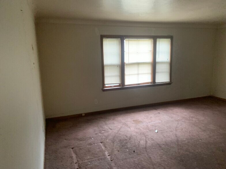 More Photos Of 2521 Noble Rd, Cleveland Heights Apartments For Sale