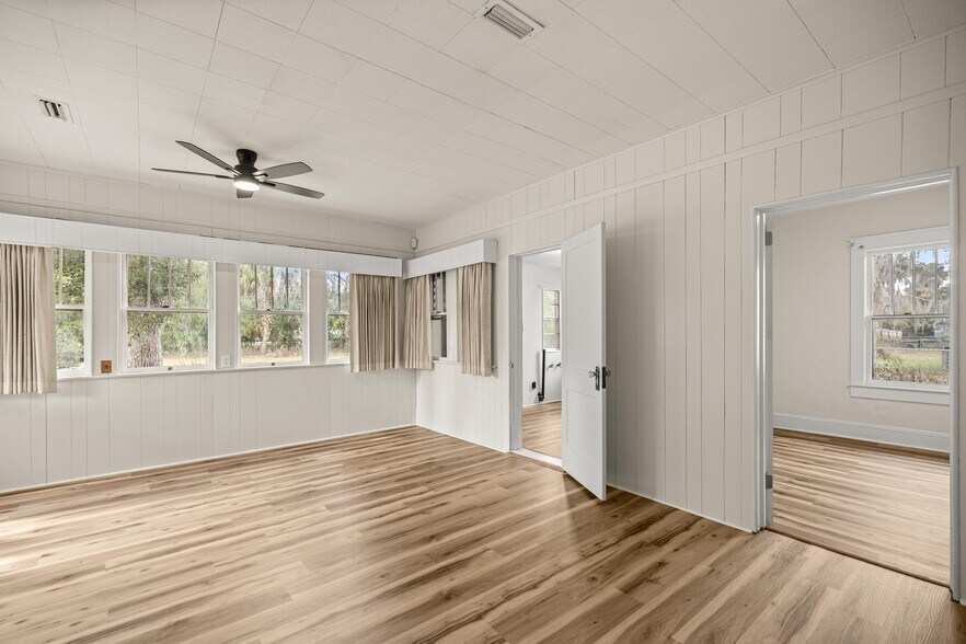 More Photos Of 7018 SE 222nd St, Hawthorne Flex For Sale