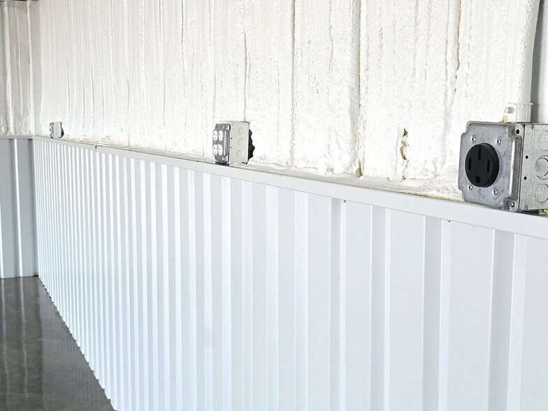 More Photos Of 6404 FM 1715 F, Lampasas Flex For Lease