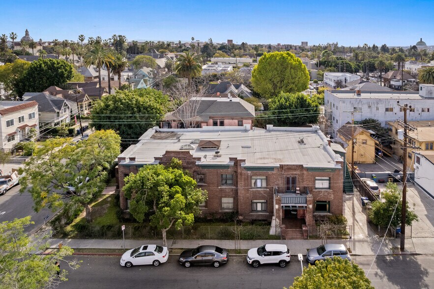 2101 Bonsallo Ave, Los Angeles, CA 90007 Apartments For Sale