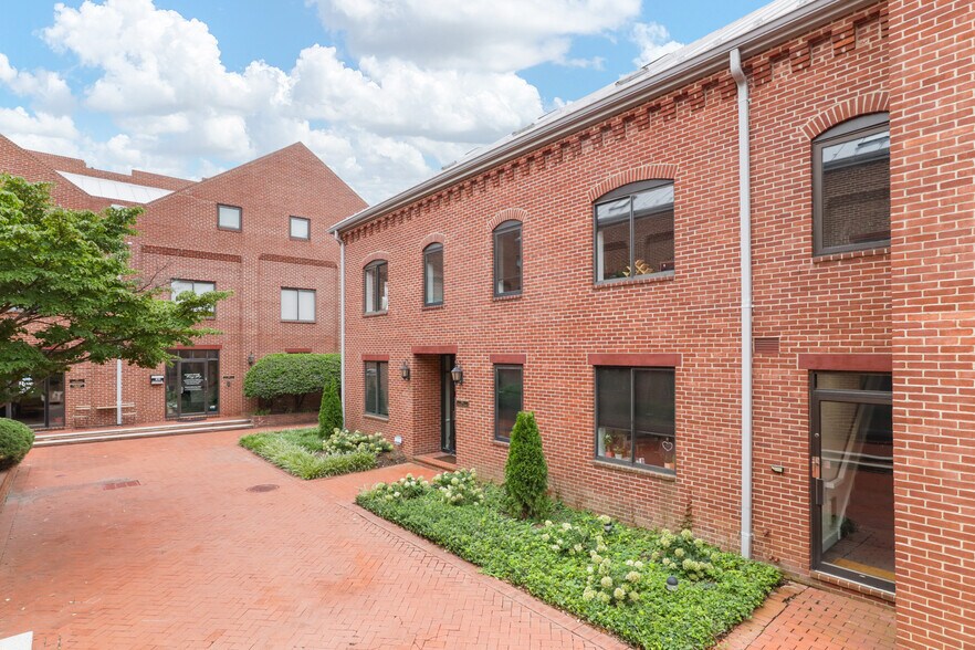 Primary Photo Of 111 Oronoco St, Alexandria Office For Lease