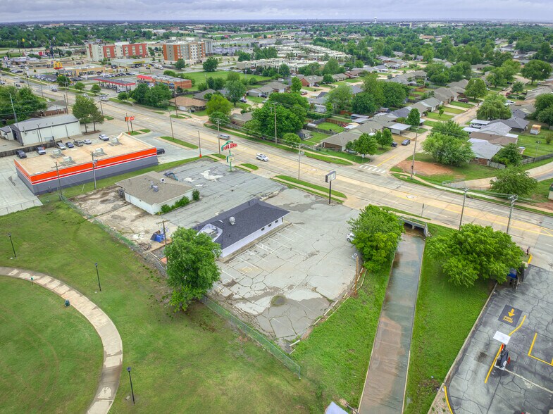 More Photos Of 741 NW 12th St, Moore Restaurant For Lease