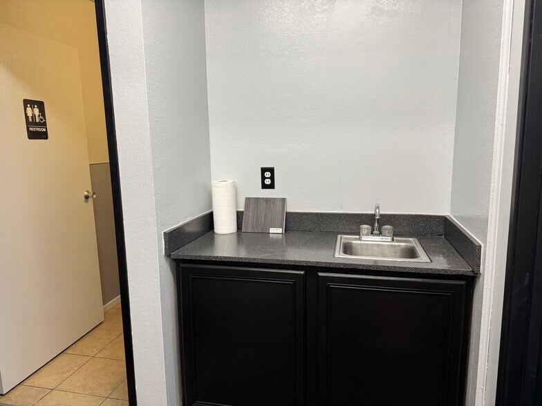 More Photos Of 14000 Rosecrans Ave, Santa Fe Springs Warehouse For Lease