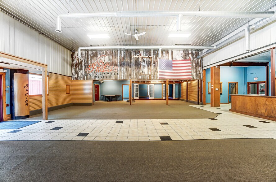 More Photos Of 20660 W Bowling Green Road, Weston Auto Repair For Lease