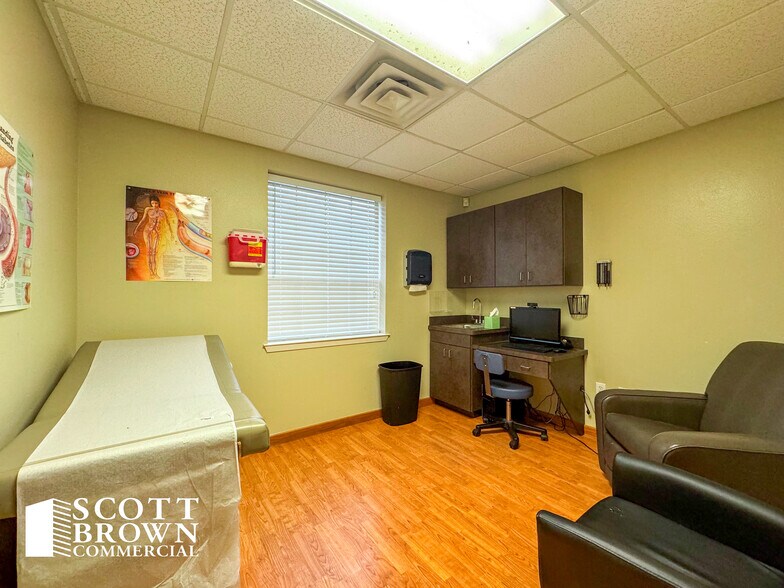 More Photos Of 3303 Colorado Blvd, Denton Medical For Lease