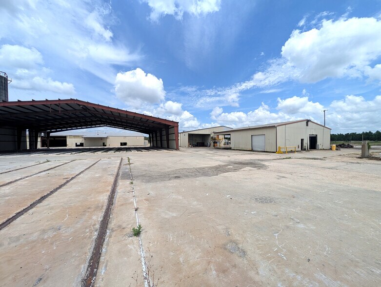 More Photos Of 1509 S Byron Butler Pky, Perry Manufacturing For Sale