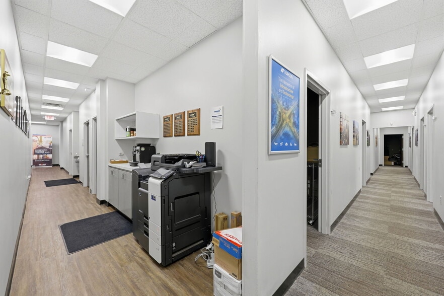 More Photos Of 2720 Discovery Dr, Raleigh Flex For Lease