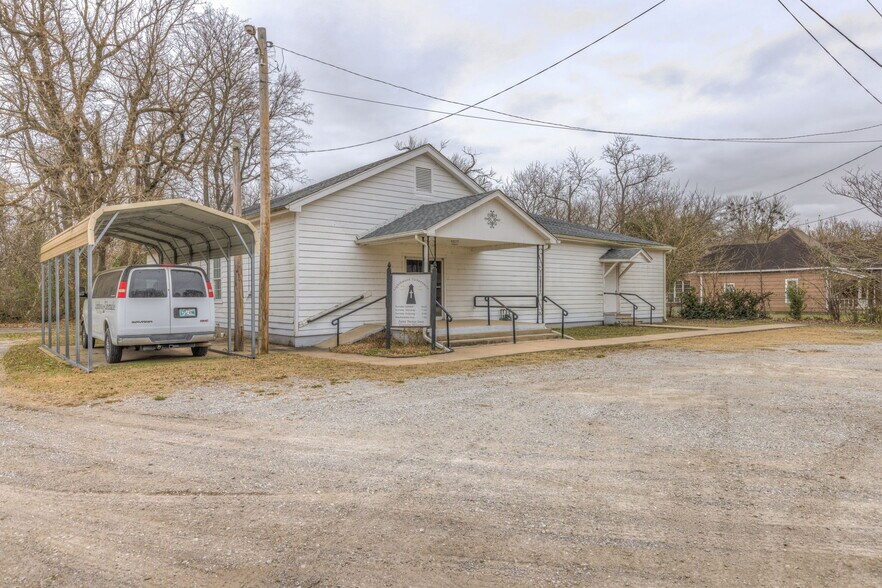 More Photos Of 215 S Bixby St, Coweta Religious Facility For Sale