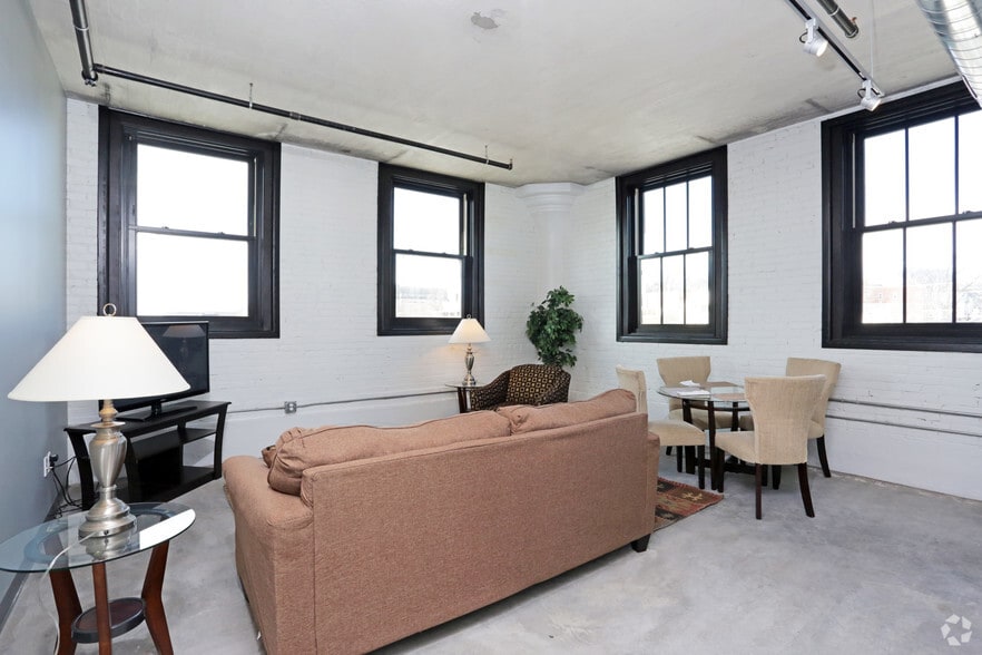 More Photos Of 511 Pershing Ave, Davenport Multifamily For Sale