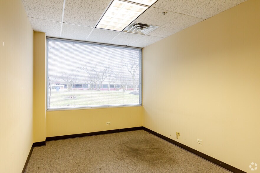 More Photos Of 1715-1785 Winnetka Cir, Rolling Meadows Unknown For Sale