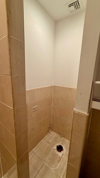 More Photos Of 112-21 Jamaica Ave, Richmond Hill Storefront Retail Office For Sale