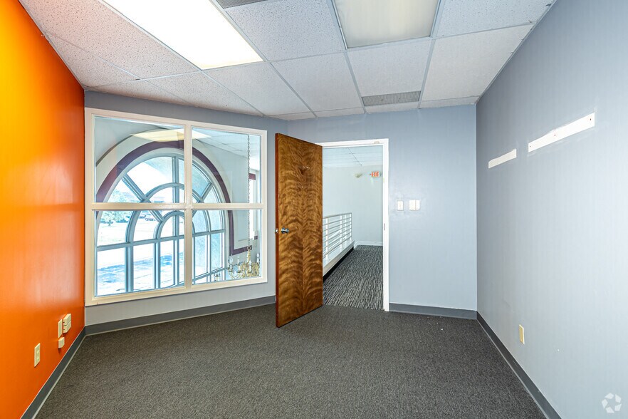 More Photos Of 3737 S Elizabeth St, Independence Office For Lease