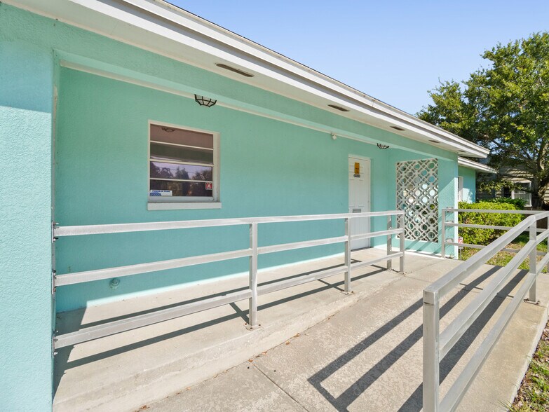 More Photos Of 1109 Seminole Dr, Rockledge Medical For Lease