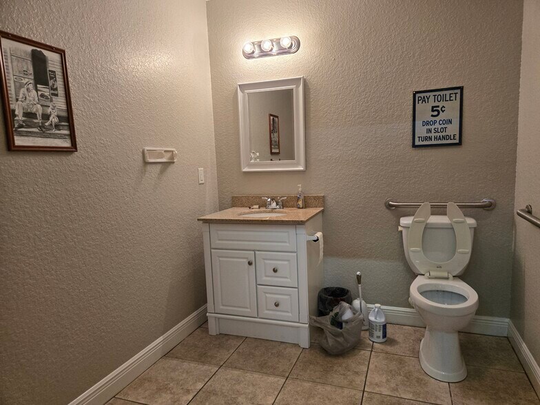 More Photos Of 8535 Rees St, Port Richey Service Station For Sale