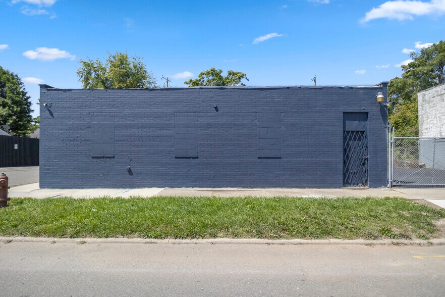 More Photos Of 8411 Southfield Fwy, Detroit Auto Dealership For Sale