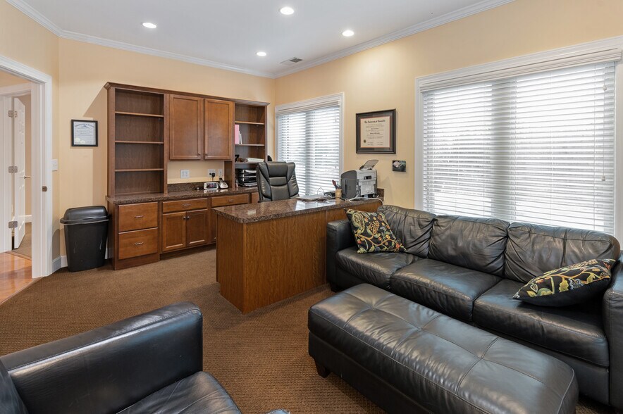 More Photos Of 815 John Harper Rd, Shepherdsville Office For Sale