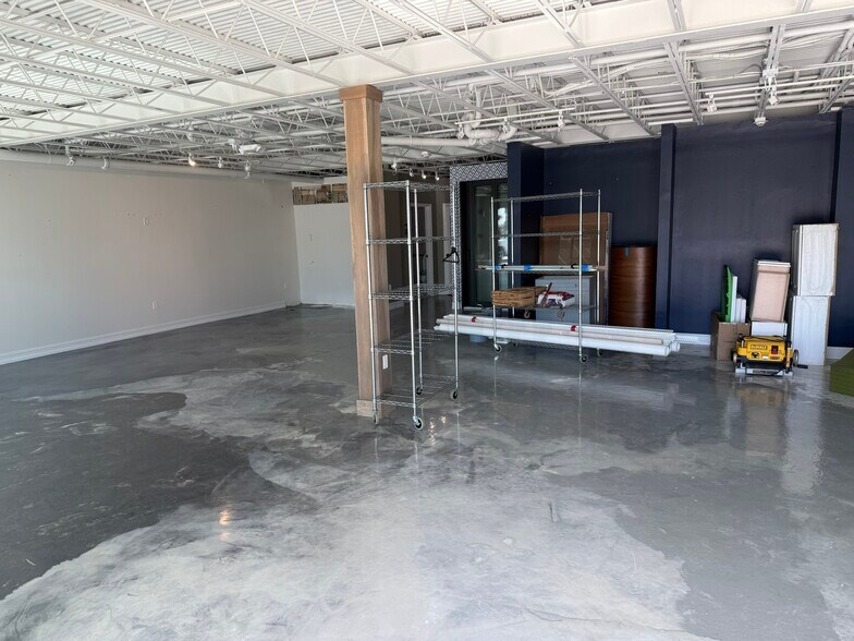 More Photos Of 1161-1165 Estero Blvd, Fort Myers Storefront Retail Residential For Lease