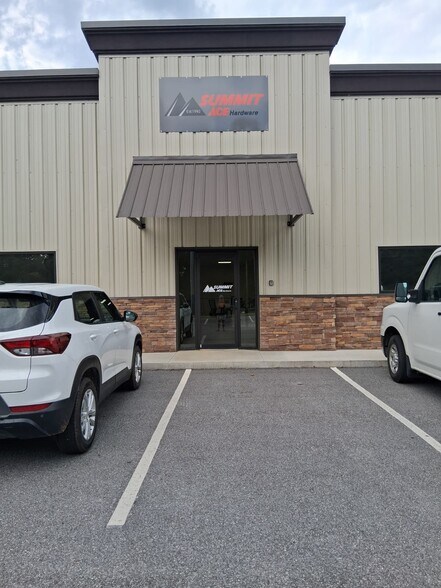 More Photos Of 51 Clear Creek Pky, Lavonia Office For Lease