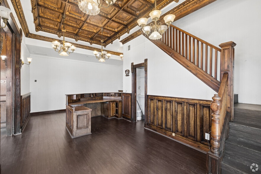 More Photos Of 19717-19725 Sherman Way, Canoga Park Office Residential For Sale
