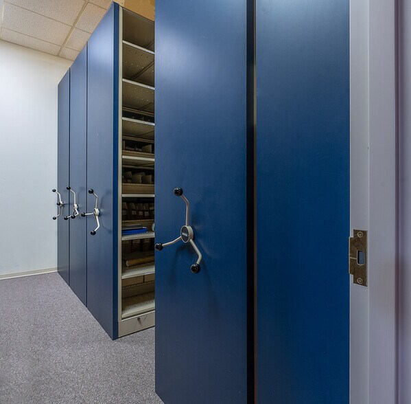 More Photos Of 400 W Houston St, Marshall Office For Sale