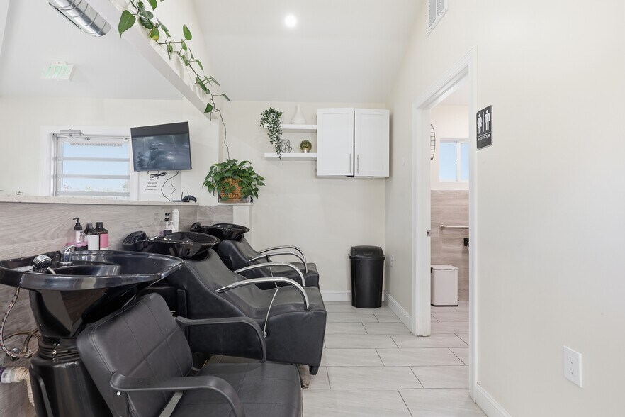 More Photos Of 25 Sheridan Blvd, Lakewood Freestanding For Sale
