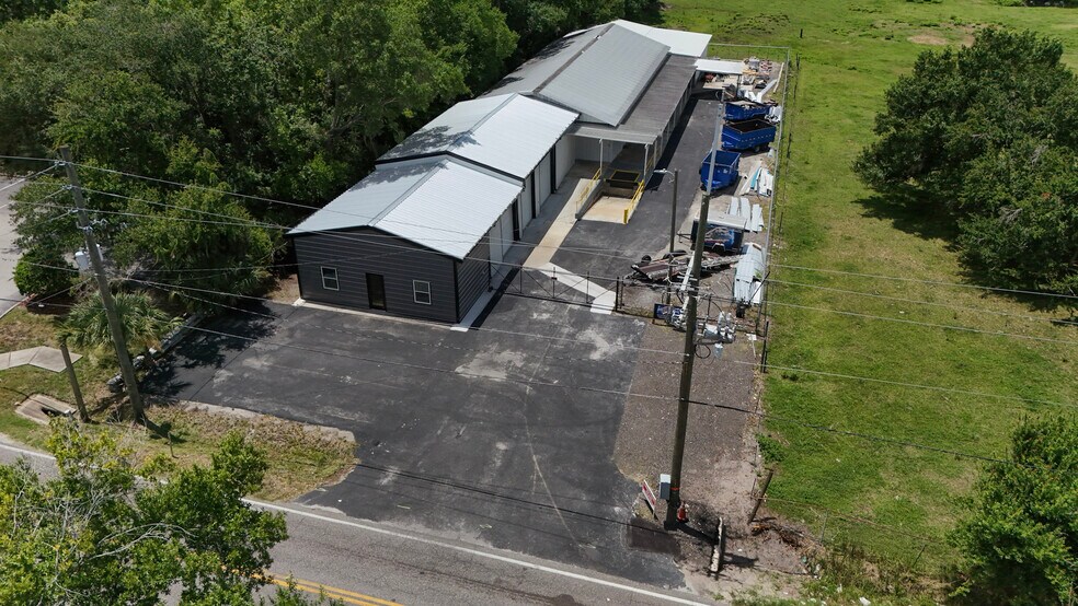 More Photos Of 301 Charlie Griffin Rd, Plant City Flex For Lease