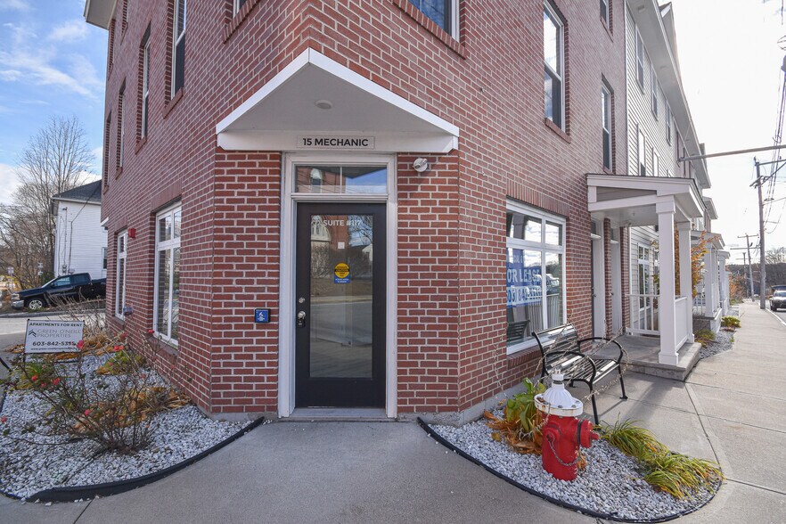 Primary Photo Of 15 Mechanic St, Dover Apartments For Lease