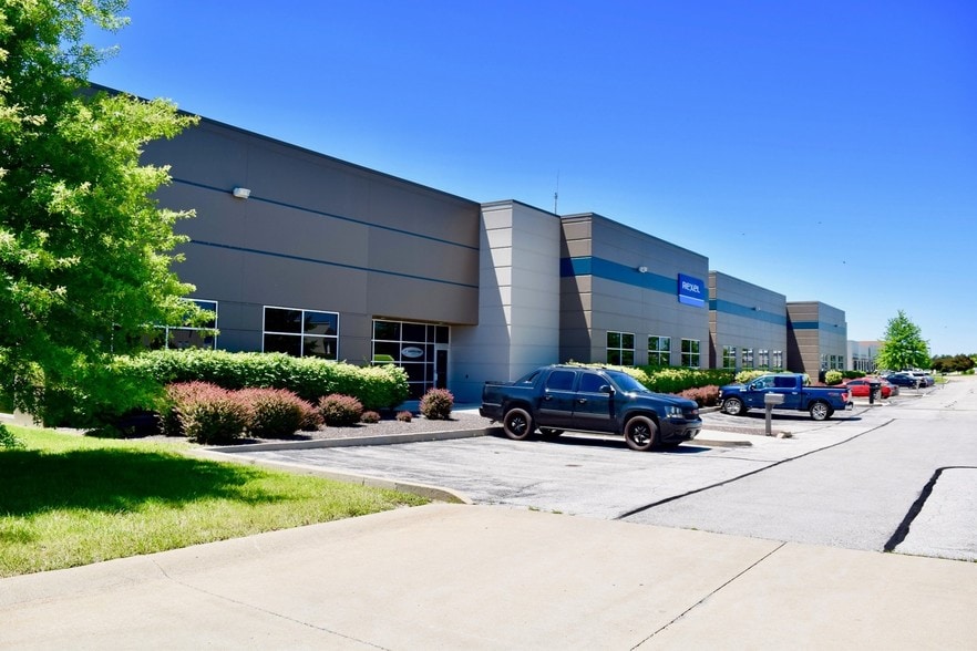 More Photos Of 201-215 Stag Industrial Blvd, Lake Saint Louis Warehouse For Lease
