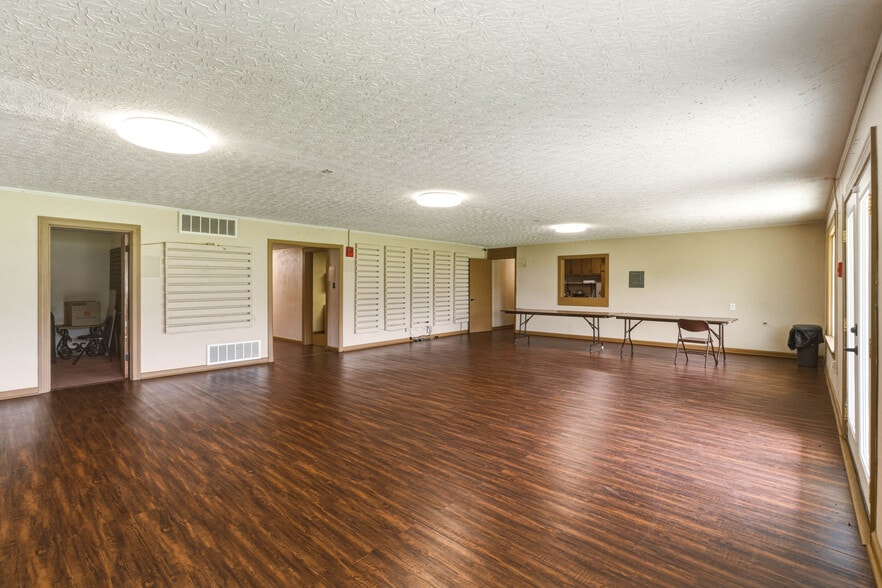 More Photos Of 13908 Dixie Hwy, Louisville Religious Facility For Sale