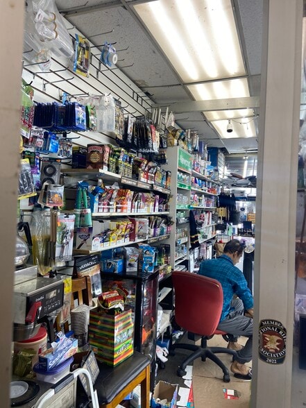More Photos Of 2001 W Pratt St, Baltimore Freestanding For Sale