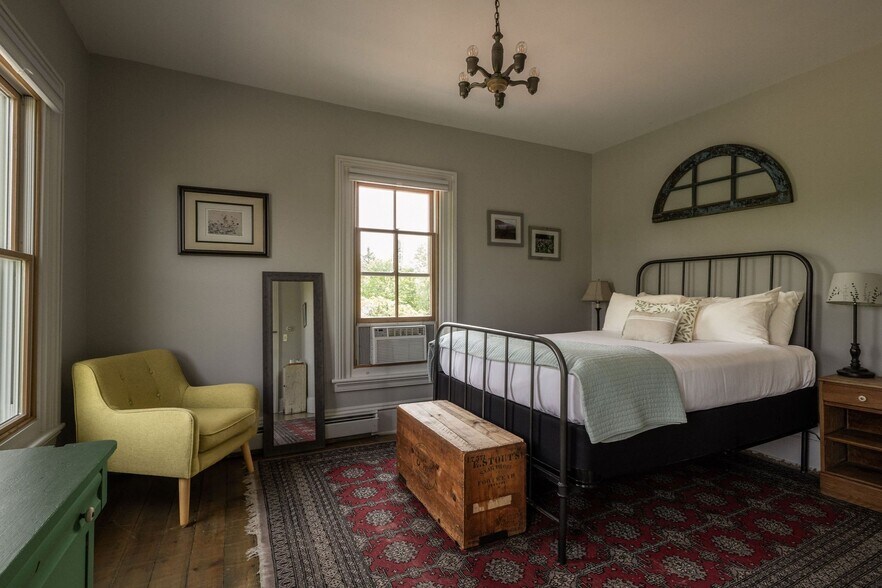 More Photos Of 102 Main St, Jefferson Hotel For Sale