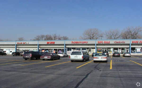 More Photos Of 2500 W 95th St, Evergreen Park Department Store For Lease