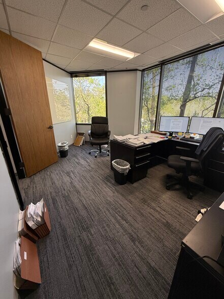 More Photos Of 2170 Buckthorne Pl, The Woodlands Office For Lease