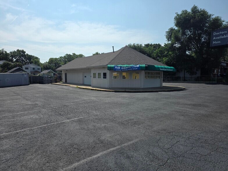 More Photos Of 4509 Rainbow Blvd, Kansas City Freestanding For Lease