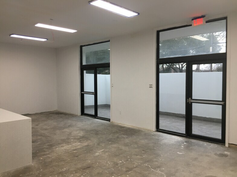 More Photos Of 4304 La Branch St, Houston Daycare Center For Lease