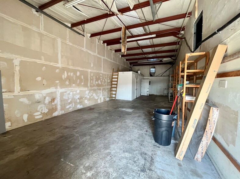More Photos Of 408-412 Farmers Market Rd, Fort Pierce Warehouse For Sale