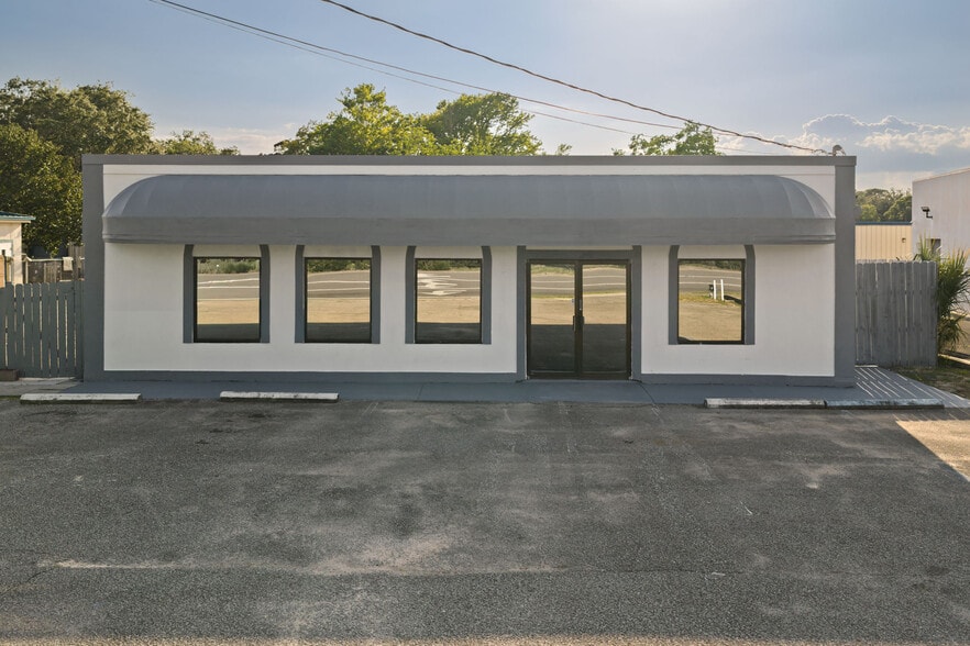 More Photos Of 90 Mary Esther Blvd, Mary Esther Freestanding For Lease