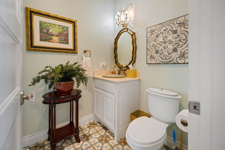 More Photos Of 741 County Road 159, Kenedy Flex For Sale