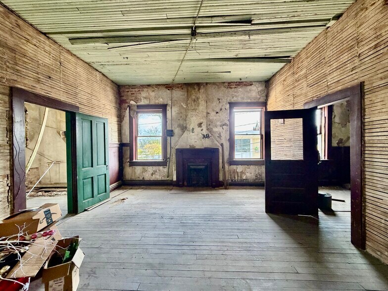 More Photos Of 100 S Main St, Yazoo City Flex For Sale