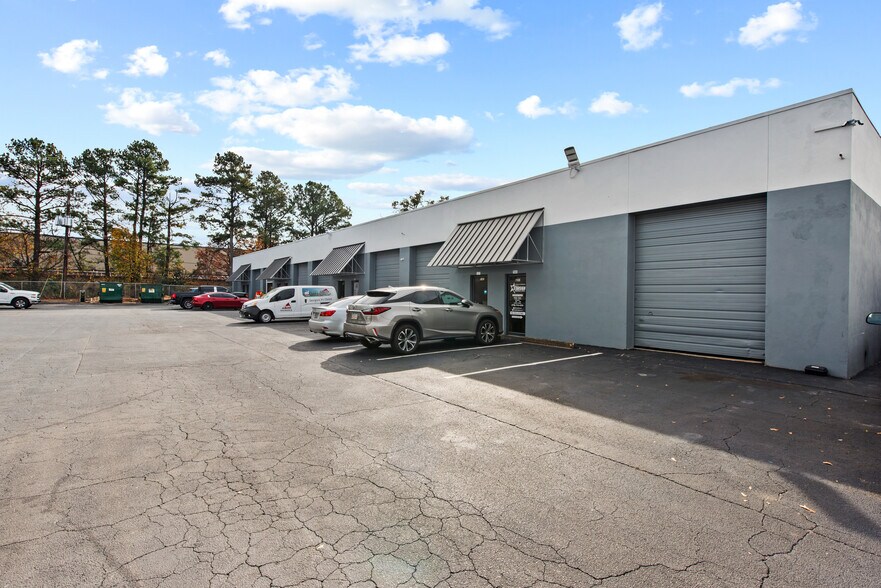 More Photos Of 5859 New Peachtree Rd, Doraville Warehouse For Lease