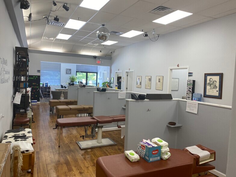 More Photos Of 1298 Newbridge Rd, North Bellmore Office For Sale