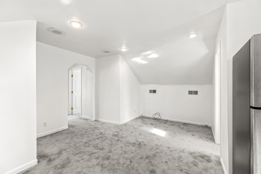 More Photos Of 8137-8145 Macomb St, Grosse Ile Apartments For Sale