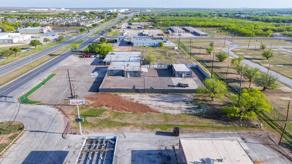 More Photos Of 769 Arnold Blvd, Abilene Flex For Sale