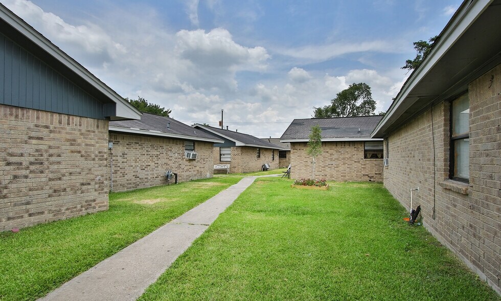 More Photos Of 8814 Manus St, Houston Apartments For Sale