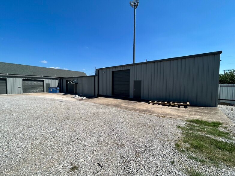 More Photos Of 6410 E Archer St, Tulsa Warehouse For Lease
