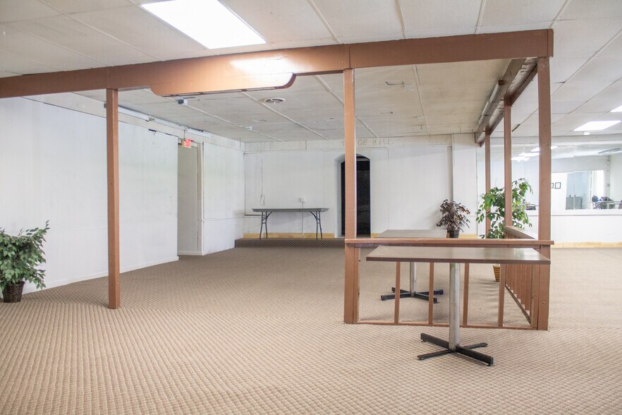 More Photos Of 2303 Mecklenburg Rd, Ithaca Sports And Entertainment For Sale