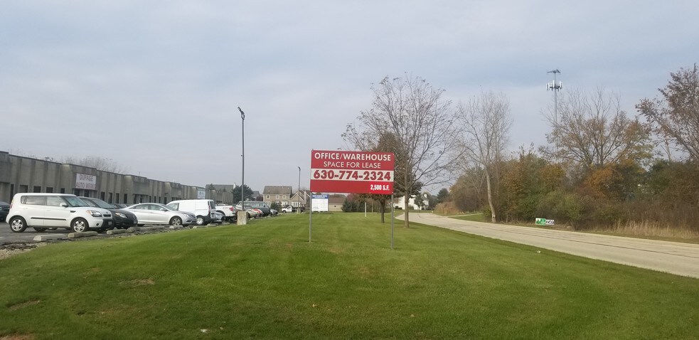 More Photos Of 850 Meadowview Crossing, West Chicago Showroom For Lease