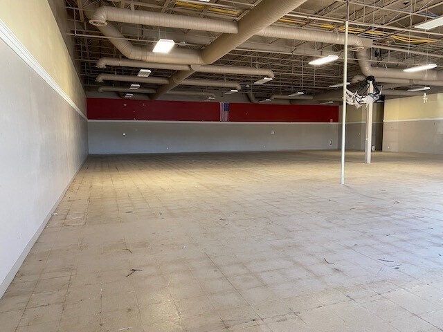 More Photos Of 1300 18th Ave NW, Austin Storefront For Lease