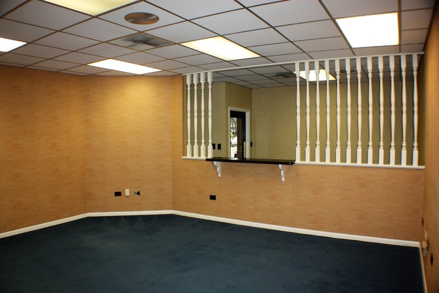 More Photos Of 111 W Pine St, Graham Office For Lease